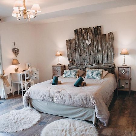 Au Charme D'Antan Bed & Breakfast Feron Bagian luar foto