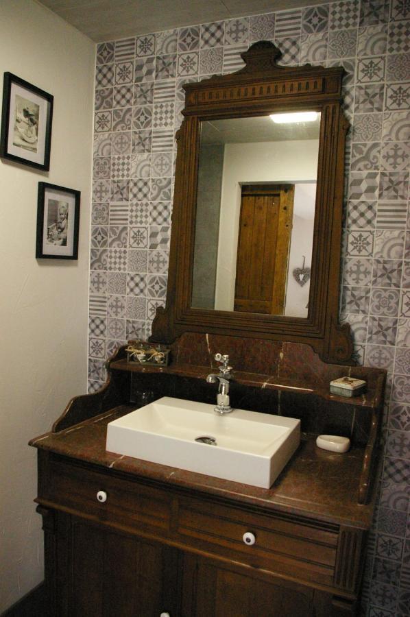 Au Charme D'Antan Bed & Breakfast Feron Bagian luar foto