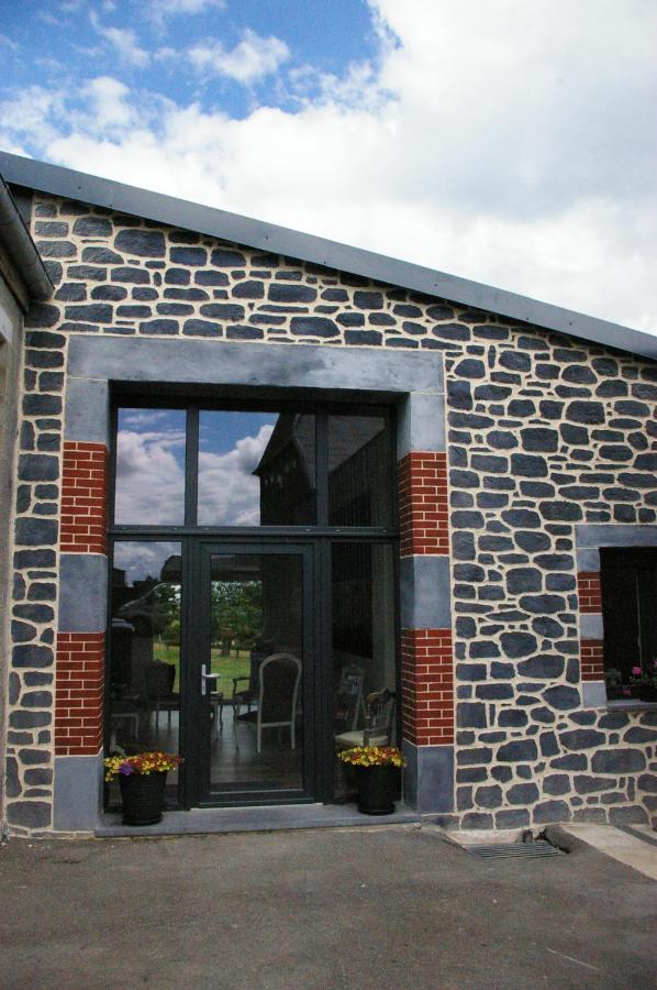 Au Charme D'Antan Bed & Breakfast Feron Bagian luar foto