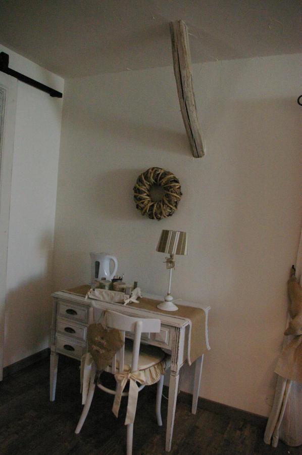 Au Charme D'Antan Bed & Breakfast Feron Bagian luar foto