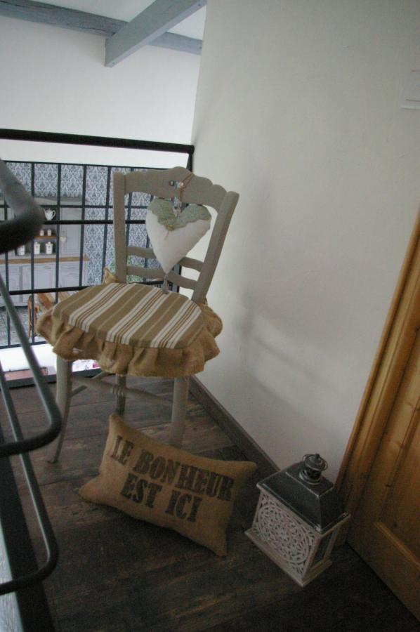 Au Charme D'Antan Bed & Breakfast Feron Bagian luar foto