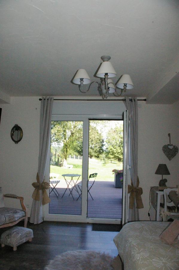 Au Charme D'Antan Bed & Breakfast Feron Bagian luar foto