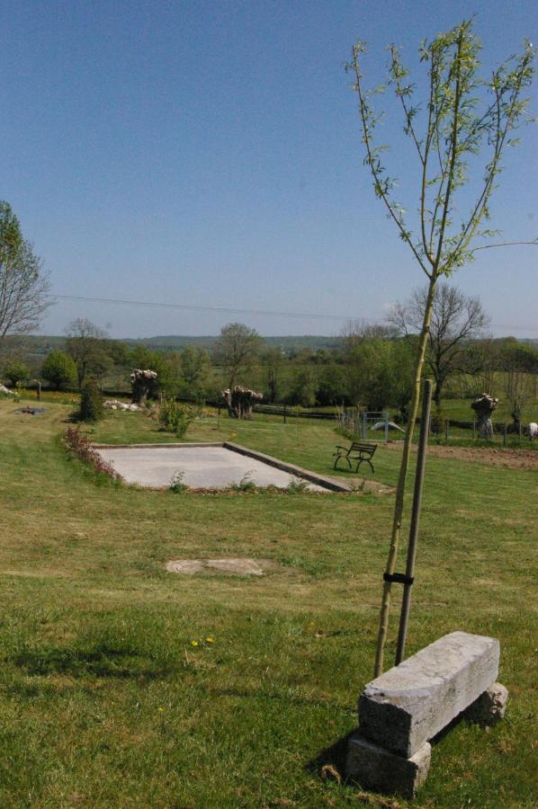 Au Charme D'Antan Bed & Breakfast Feron Bagian luar foto
