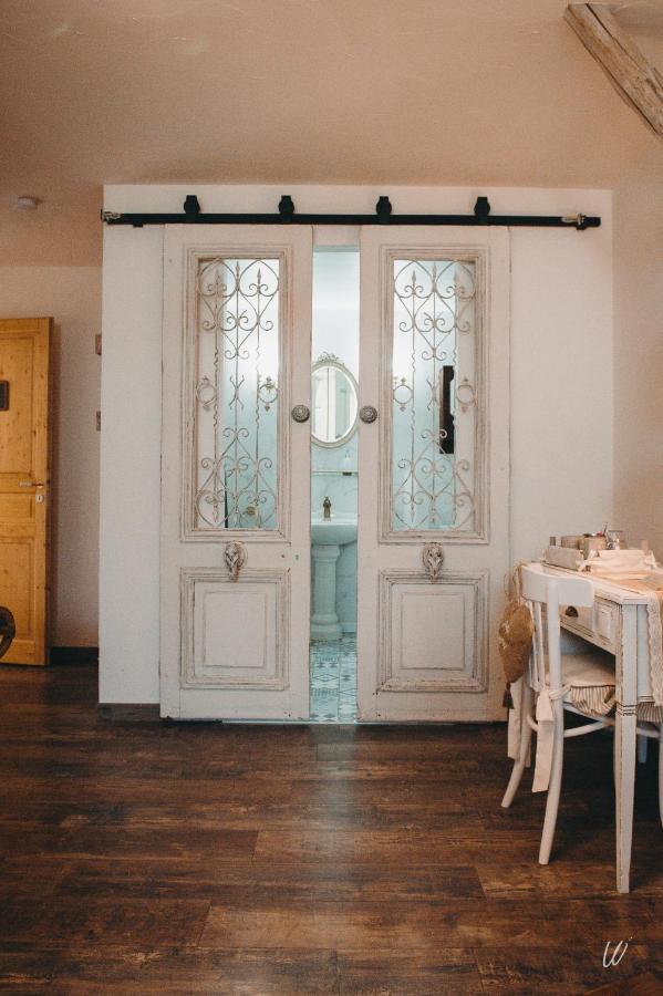 Au Charme D'Antan Bed & Breakfast Feron Bagian luar foto