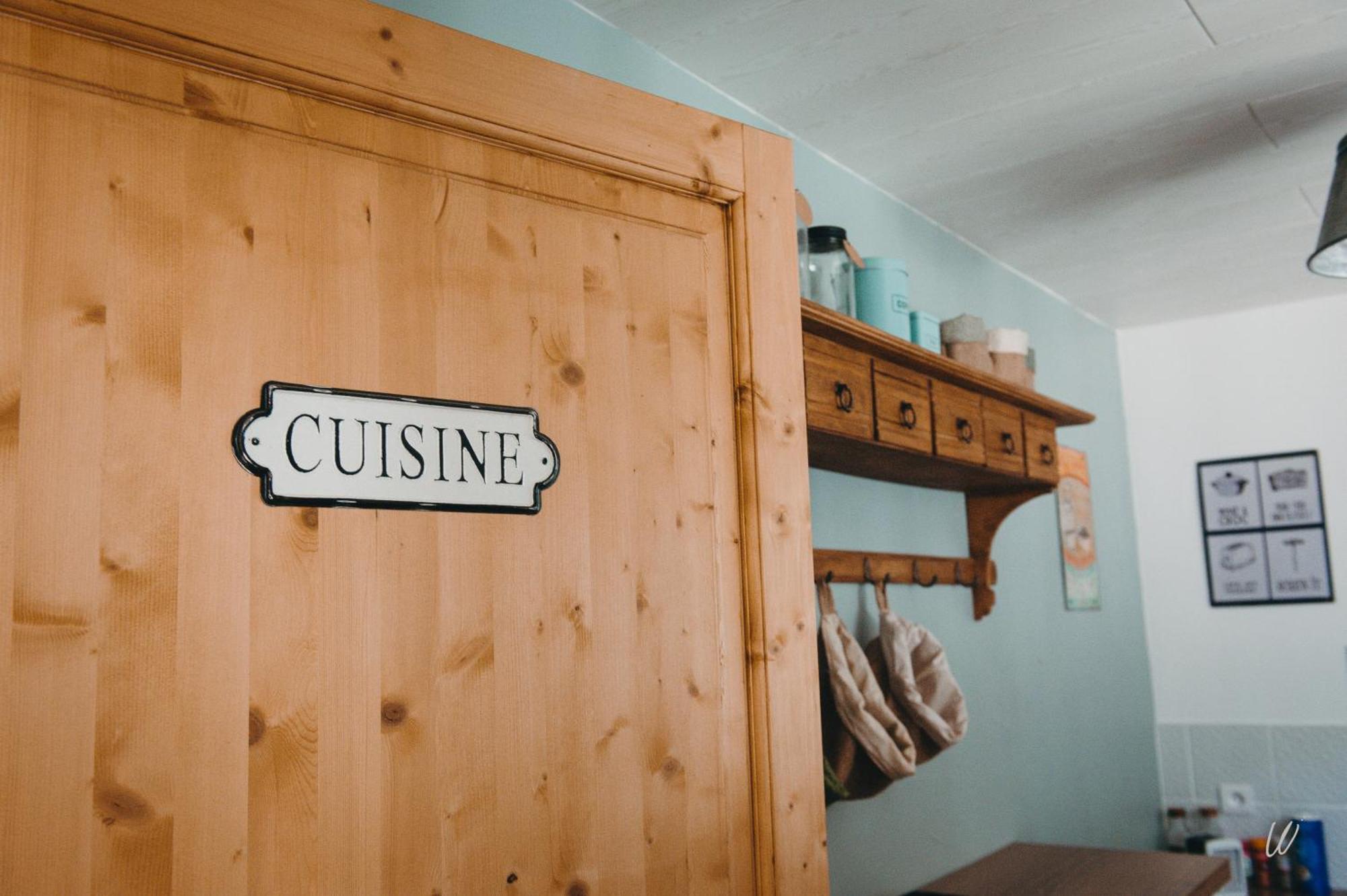 Au Charme D'Antan Bed & Breakfast Feron Bagian luar foto