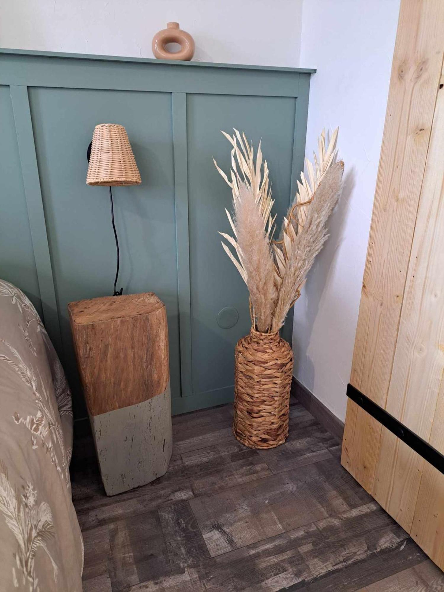 Au Charme D'Antan Bed & Breakfast Feron Bagian luar foto