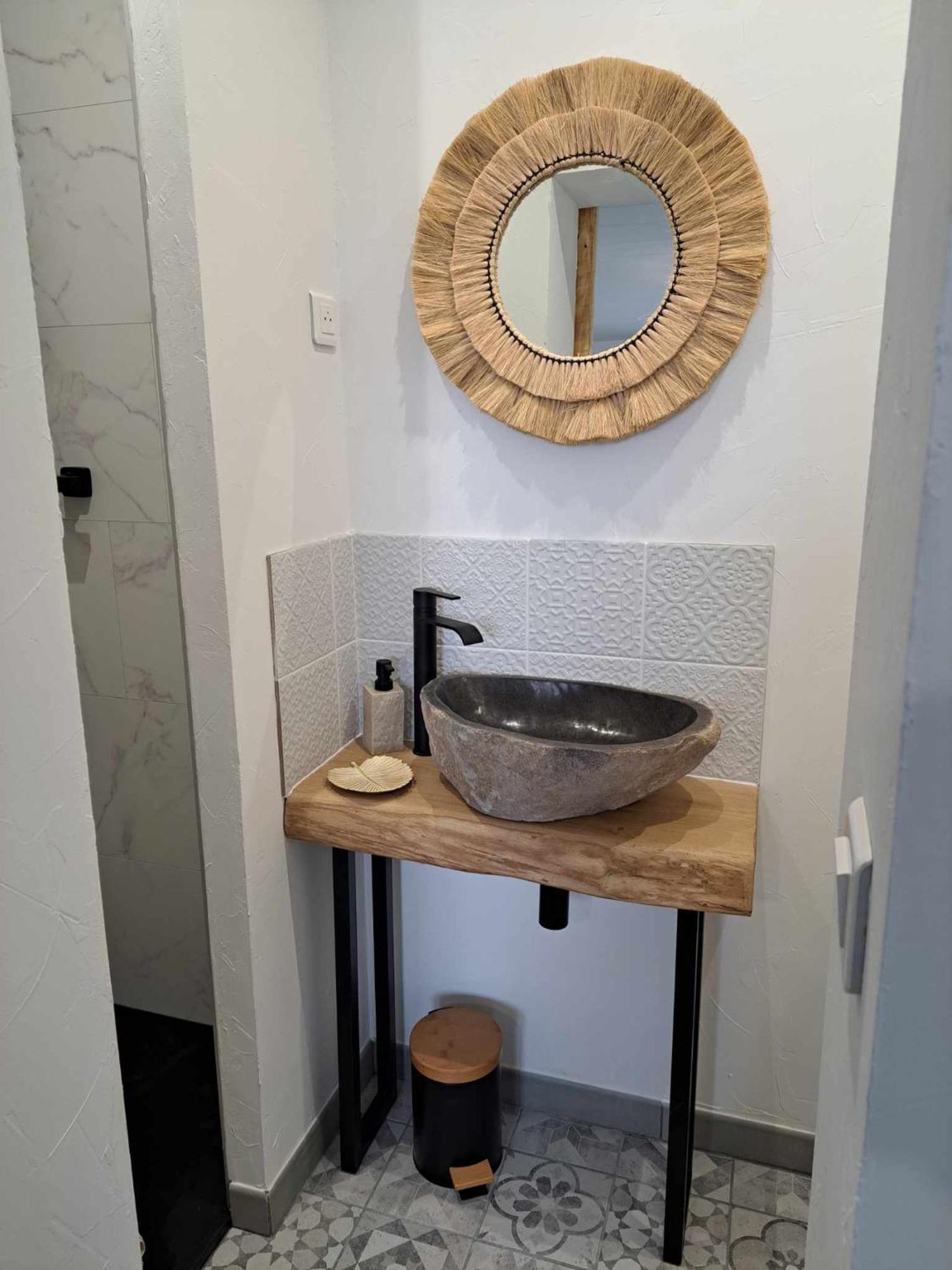 Au Charme D'Antan Bed & Breakfast Feron Bagian luar foto