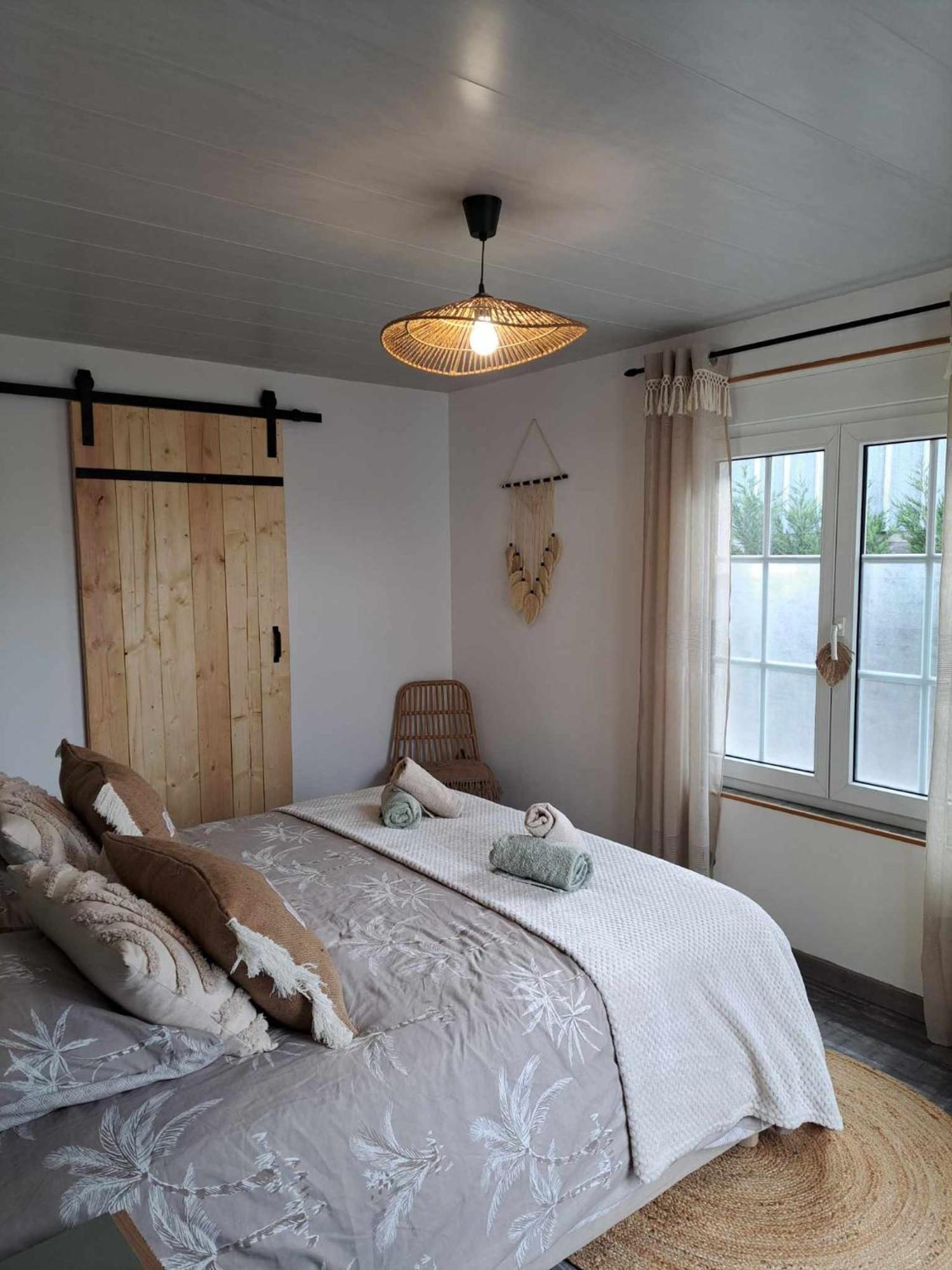 Au Charme D'Antan Bed & Breakfast Feron Bagian luar foto
